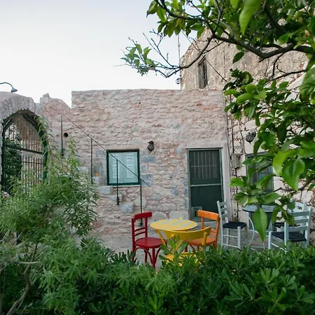 Charouda Tatil Evi Pírgos Dhiroú