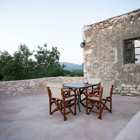 Charouda Tatil Evi Pírgos Dhiroú