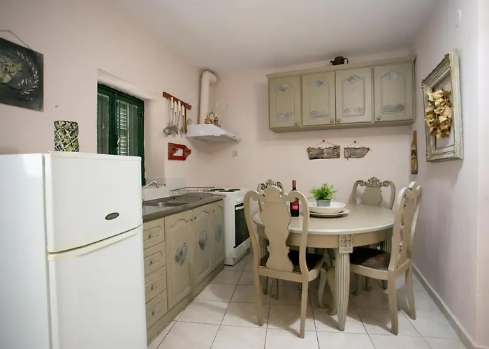 Charouda Pírgos Dhiroú